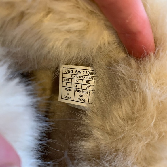 Fluffy Uggs - Picture 4 of 6